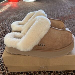 UGG women’s slip ons disquette size 8 brand new